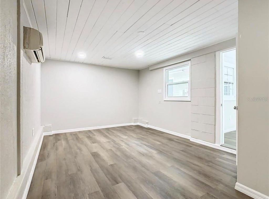 Image 14 of property listing at 1040 DOROTHY STREET, Lakeland, FL 33815