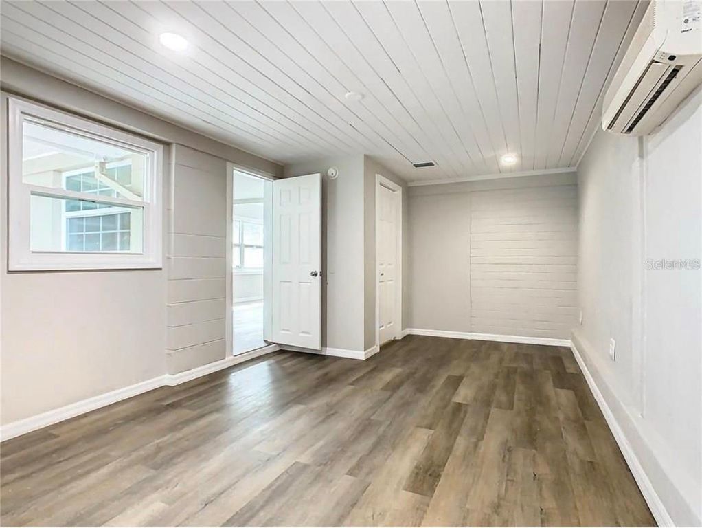 Image 15 of property listing at 1040 DOROTHY STREET, Lakeland, FL 33815