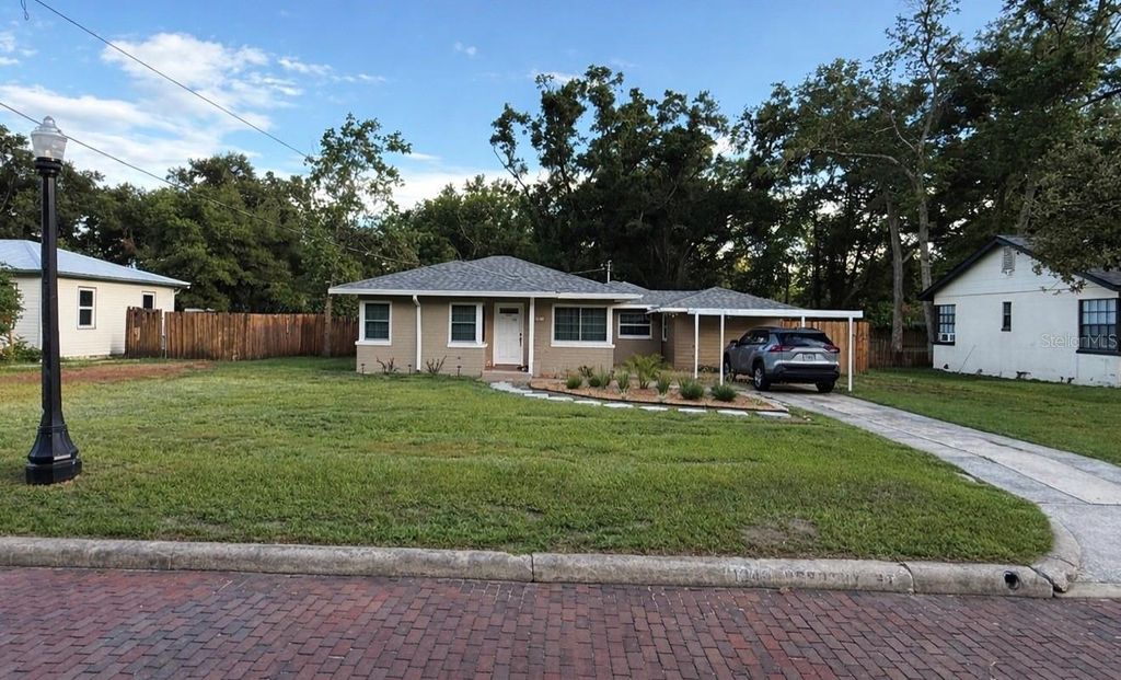 Image 3 of property listing at 1040 DOROTHY STREET, Lakeland, FL 33815