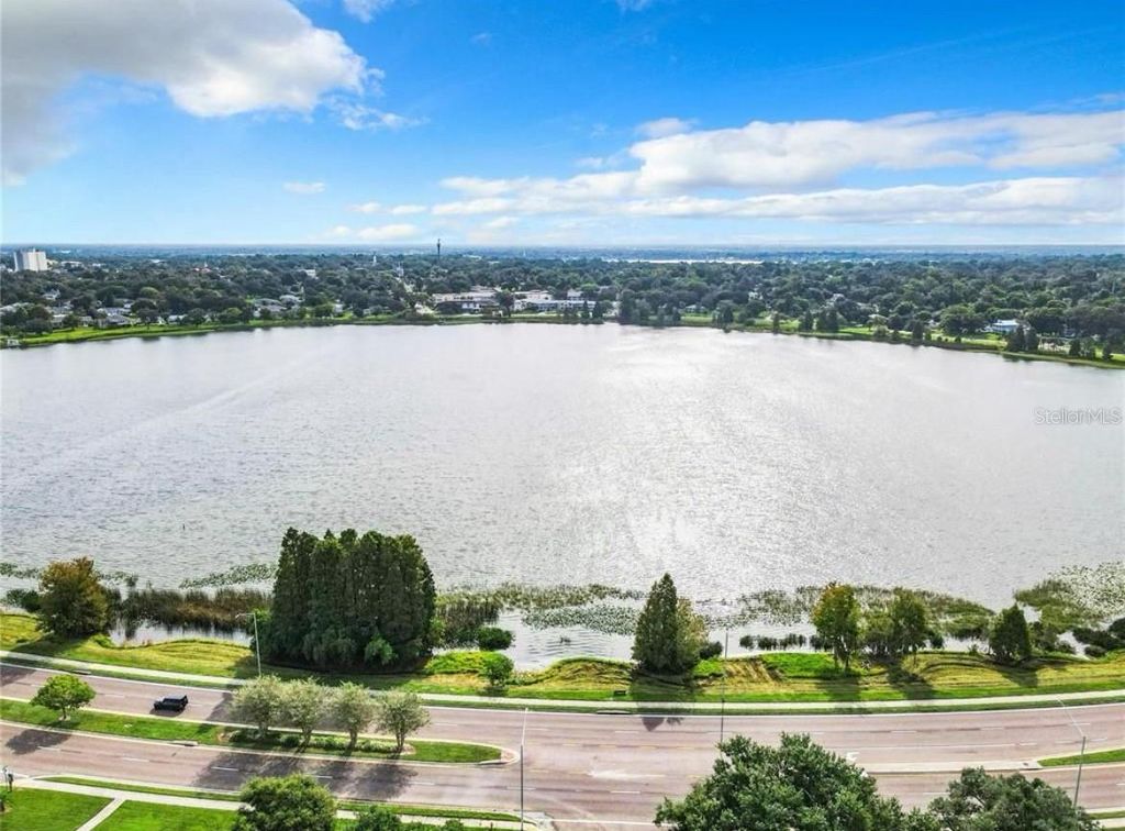 Image 5 of property listing at 1040 DOROTHY STREET, Lakeland, FL 33815