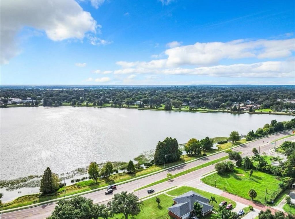 Image 6 of property listing at 1040 DOROTHY STREET, Lakeland, FL 33815