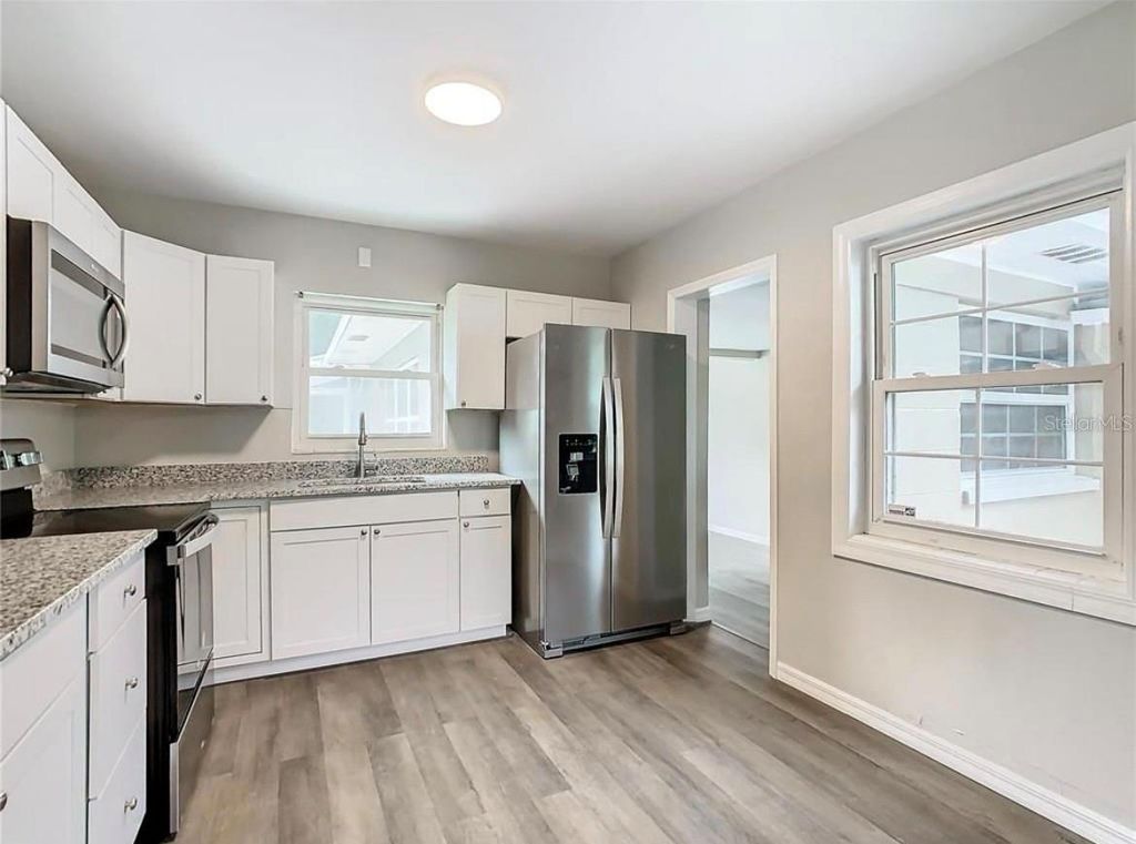 Image 9 of property listing at 1040 DOROTHY STREET, Lakeland, FL 33815