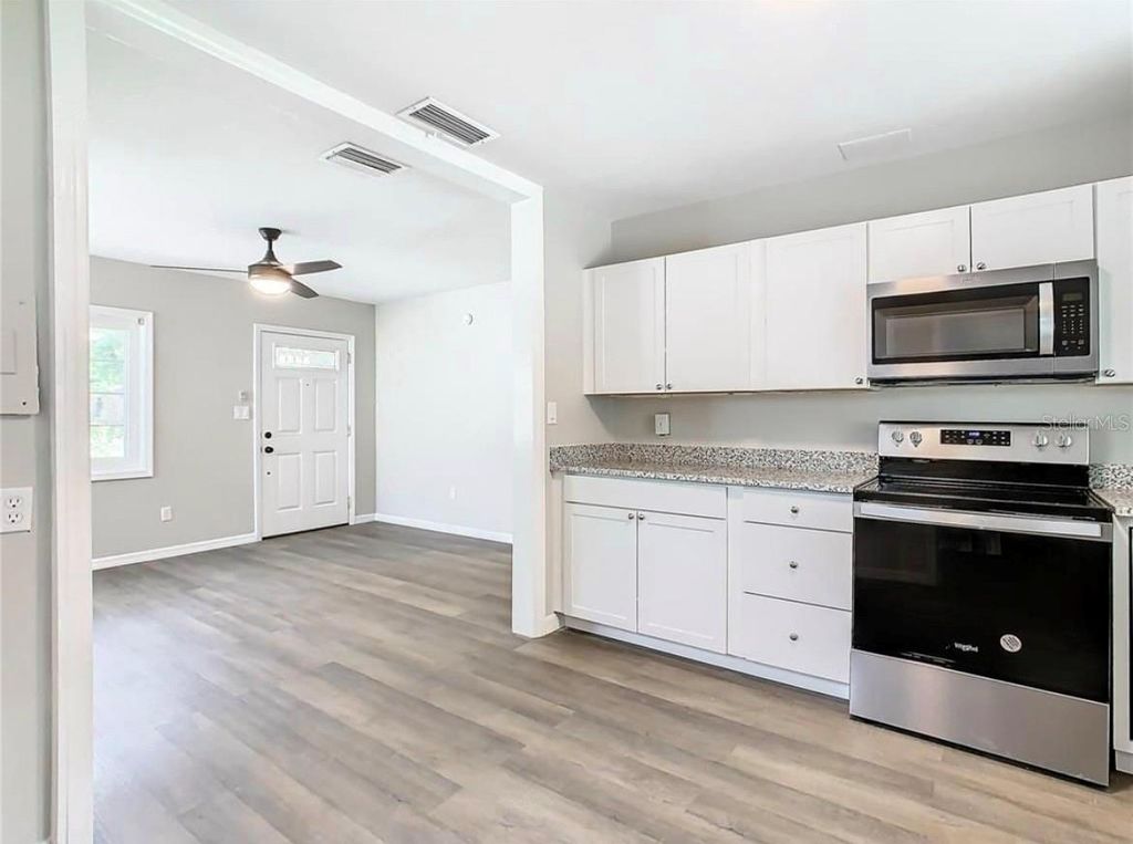 Image 10 of property listing at 1040 DOROTHY STREET, Lakeland, FL 33815