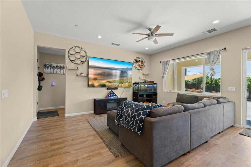 Image 5 of property listing at 503 Cobalt Drive, Hollister, CA 95023