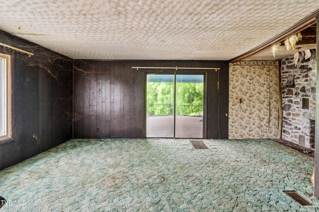 902 Diane Avenue, Erwin, TN 37650