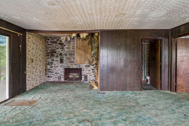 902 Diane Avenue, Erwin, TN 37650