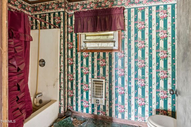 902 Diane Avenue, Erwin, TN 37650