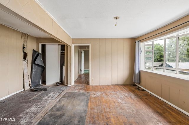 902 Diane Avenue, Erwin, TN 37650