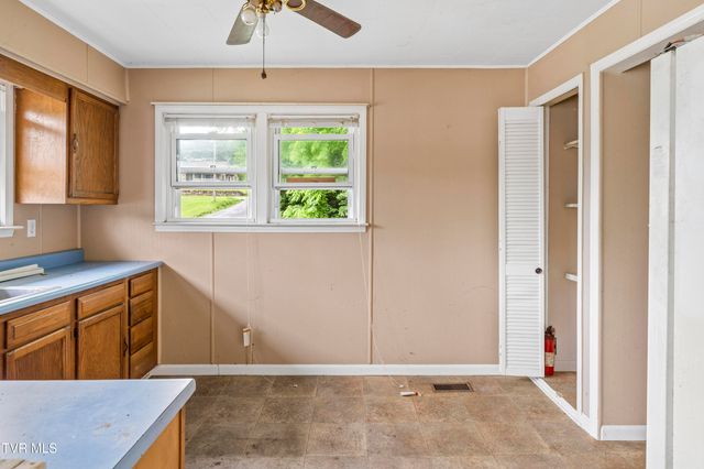 902 Diane Avenue, Erwin, TN 37650