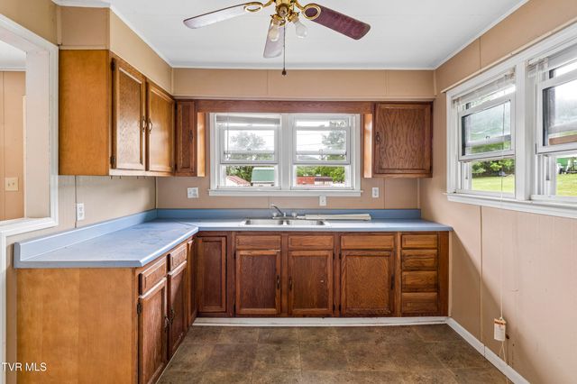 902 Diane Avenue, Erwin, TN 37650