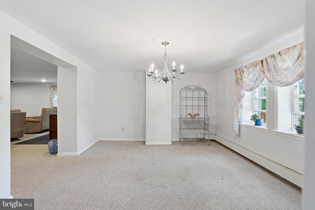 1480 PENNSYLVANIA AVE, Emmaus, PA 18049