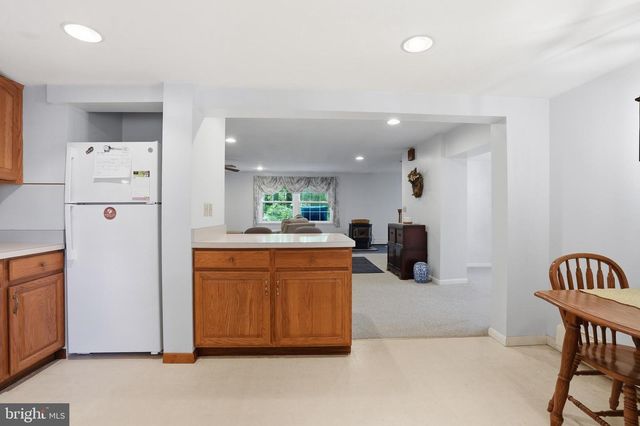 1480 PENNSYLVANIA AVE, Emmaus, PA 18049