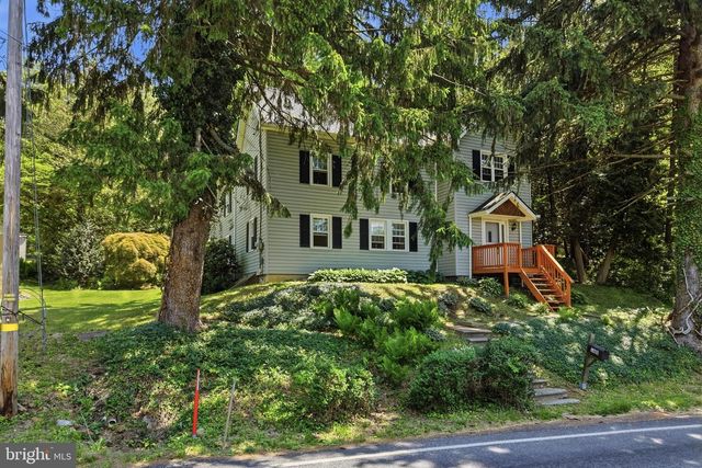 1480 PENNSYLVANIA AVE, Emmaus, PA 18049