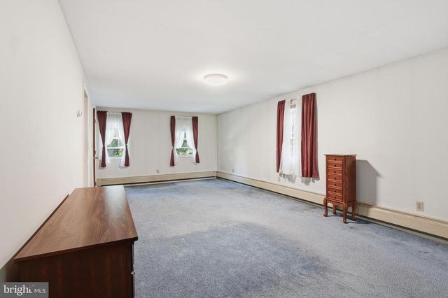1480 PENNSYLVANIA AVE, Emmaus, PA 18049