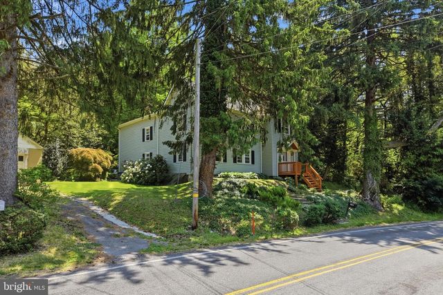 1480 PENNSYLVANIA AVE, Emmaus, PA 18049