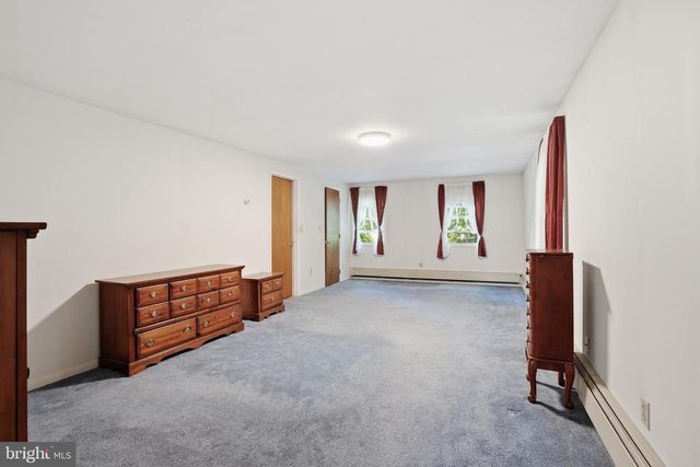 1480 PENNSYLVANIA AVE, Emmaus, PA 18049