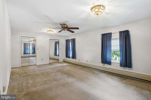1480 PENNSYLVANIA AVE, Emmaus, PA 18049