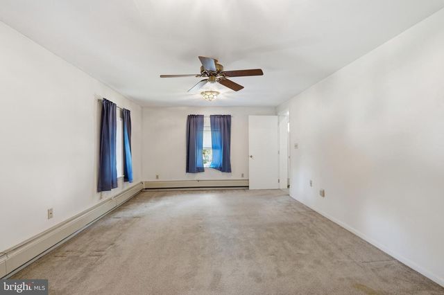 1480 PENNSYLVANIA AVE, Emmaus, PA 18049