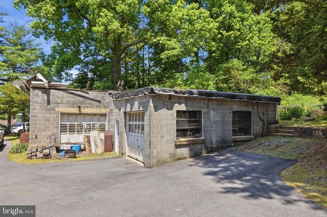 1480 PENNSYLVANIA AVE, Emmaus, PA 18049