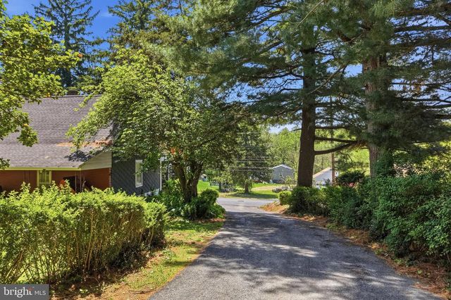 1480 PENNSYLVANIA AVE, Emmaus, PA 18049