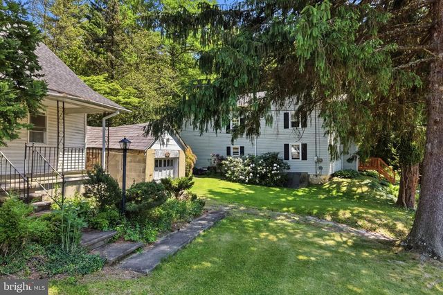 1480 PENNSYLVANIA AVE, Emmaus, PA 18049
