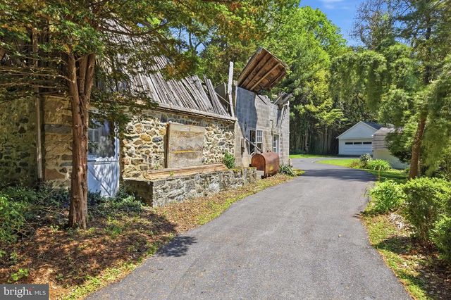 1480 PENNSYLVANIA AVE, Emmaus, PA 18049