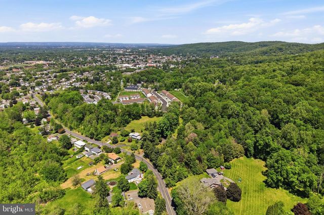 1480 PENNSYLVANIA AVE, Emmaus, PA 18049
