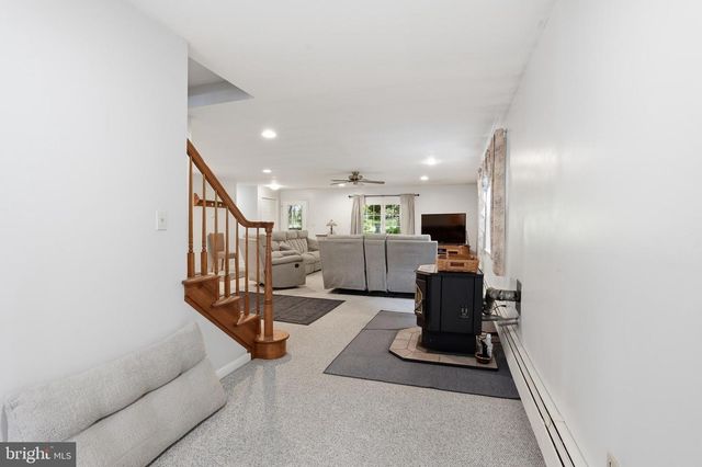 1480 PENNSYLVANIA AVE, Emmaus, PA 18049
