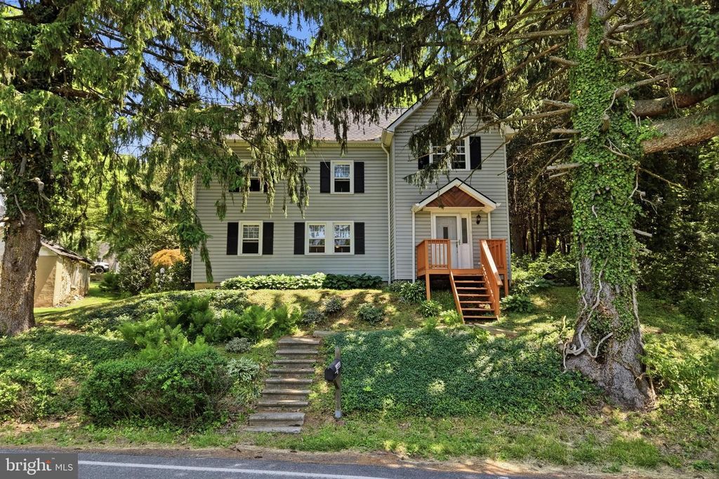 1480 PENNSYLVANIA AVE, Emmaus, PA 18049