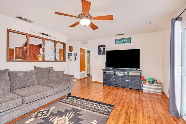 1236 Santa Cruz Way, Los Banos, CA 93635