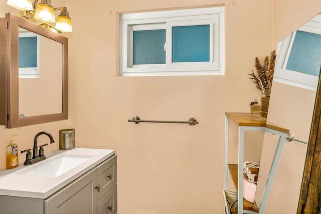 1236 Santa Cruz Way, Los Banos, CA 93635