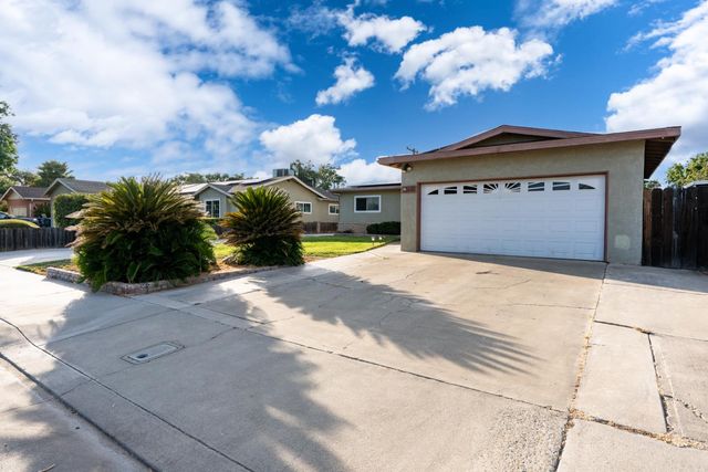 1236 Santa Cruz Way, Los Banos, CA 93635