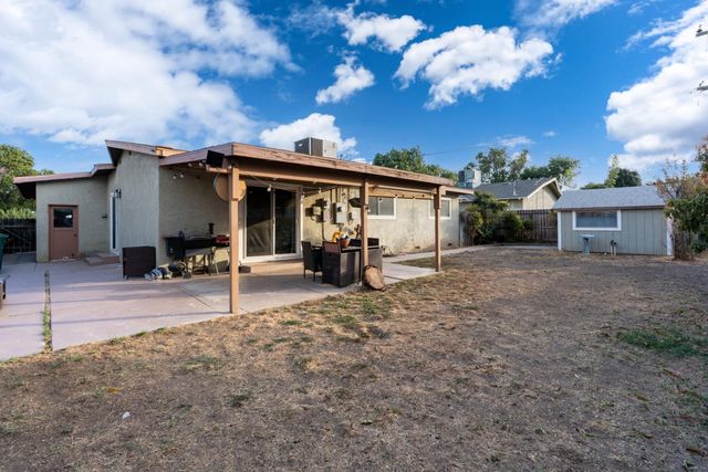 1236 Santa Cruz Way, Los Banos, CA 93635
