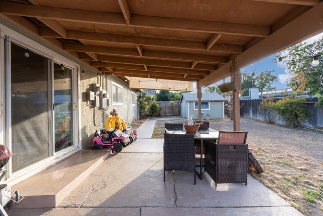 1236 Santa Cruz Way, Los Banos, CA 93635