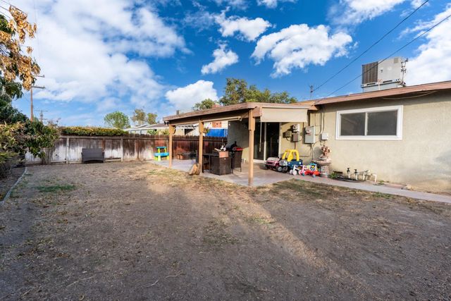 1236 Santa Cruz Way, Los Banos, CA 93635