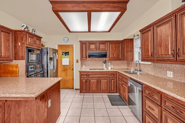 1236 Santa Cruz Way, Los Banos, CA 93635