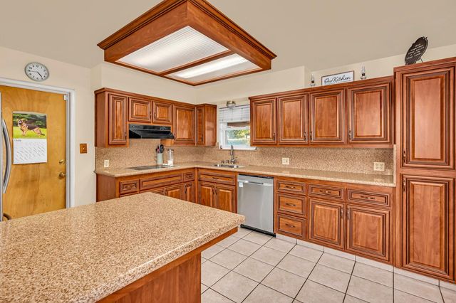 1236 Santa Cruz Way, Los Banos, CA 93635