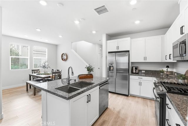 3945 Lavine Way 101, Corona, CA 92883