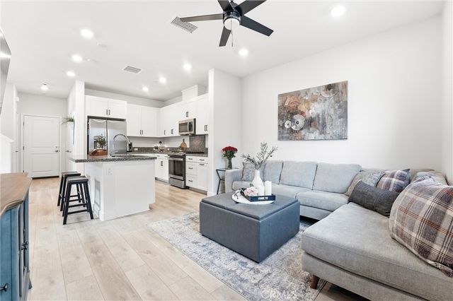 3945 Lavine Way 101, Corona, CA 92883