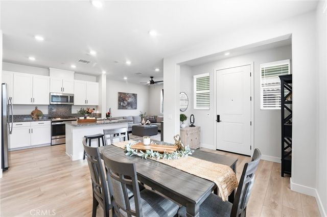 3945 Lavine Way 101, Corona, CA 92883