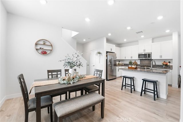 3945 Lavine Way 101, Corona, CA 92883