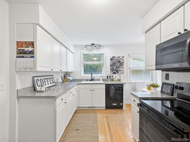 2275 Dorchester Road, Birmingham, MI 48009
