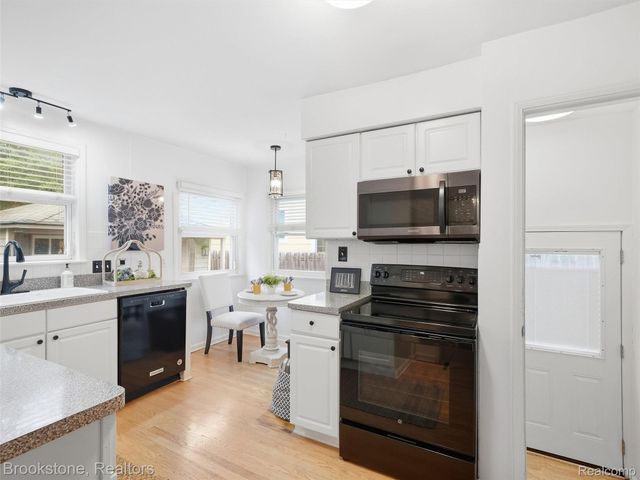 2275 Dorchester Road, Birmingham, MI 48009
