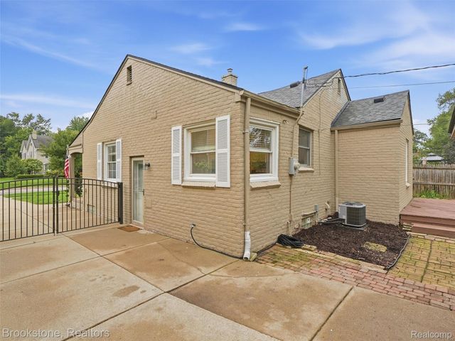 2275 Dorchester Road, Birmingham, MI 48009