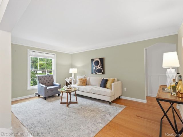 2275 Dorchester Road, Birmingham, MI 48009