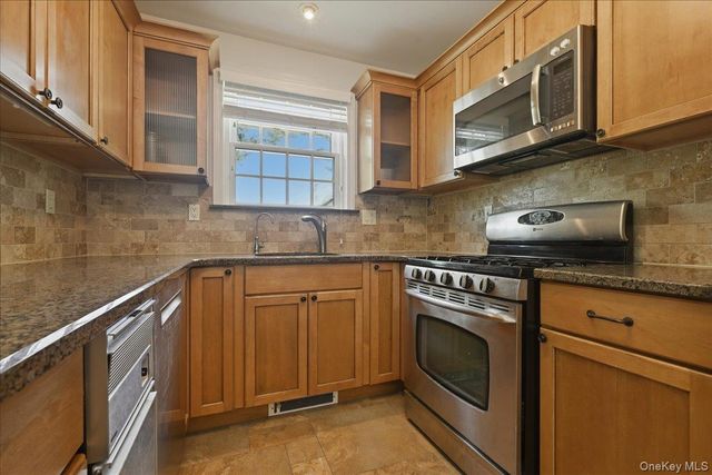 214 Nassau Avenue, Munsey Park, NY 11030
