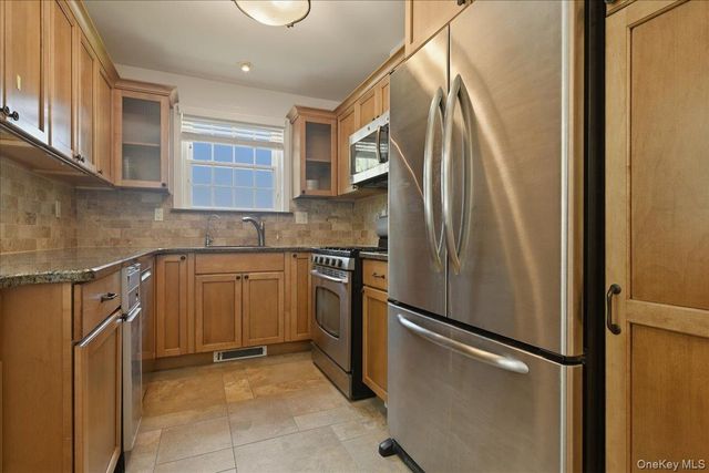 214 Nassau Avenue, Munsey Park, NY 11030