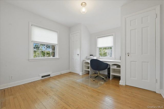 214 Nassau Avenue, Munsey Park, NY 11030
