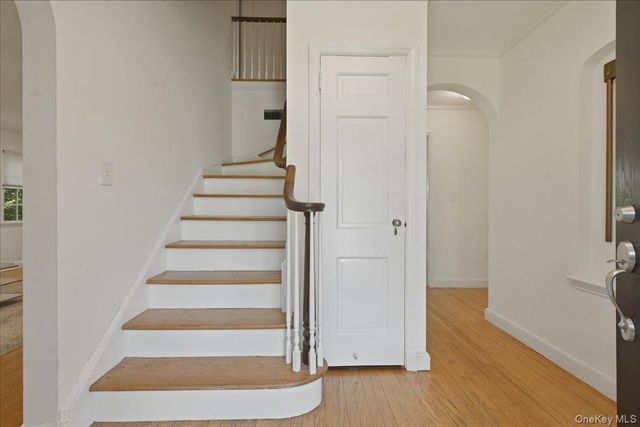 214 Nassau Avenue, Munsey Park, NY 11030
