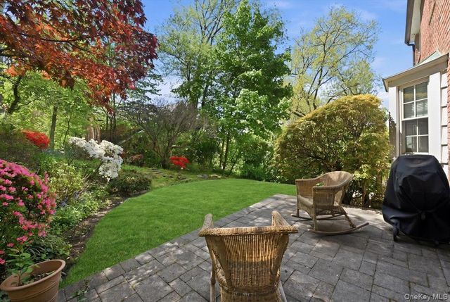214 Nassau Avenue, Munsey Park, NY 11030